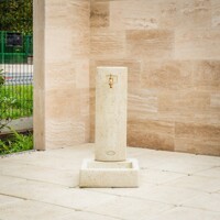 Kamenná studňa VELENCE